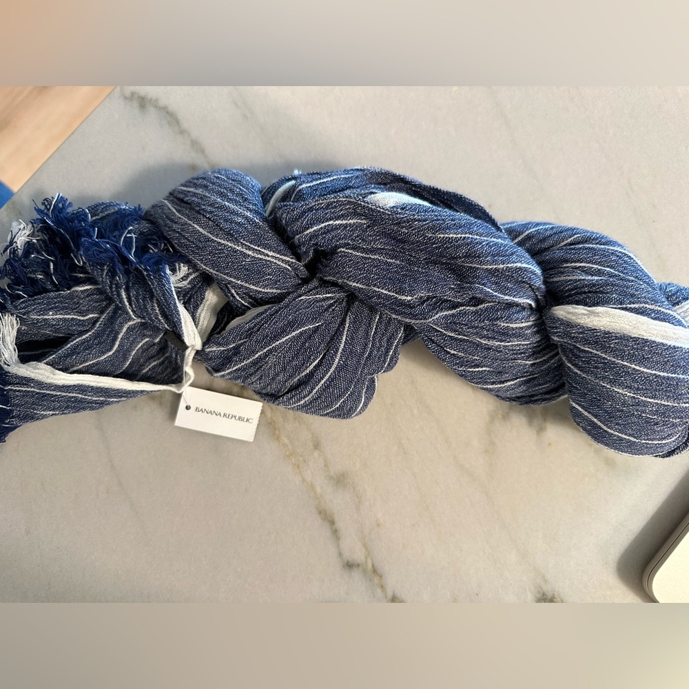 Banana Republic navy and white scarf. NWT.